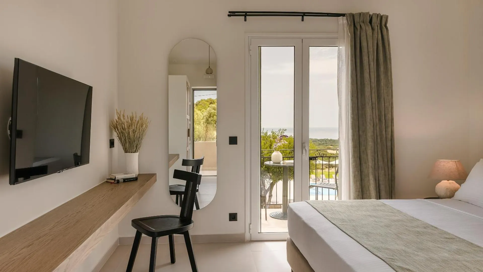 Rodi Studios Aparthotel Karavadhos 2*, Karavados
