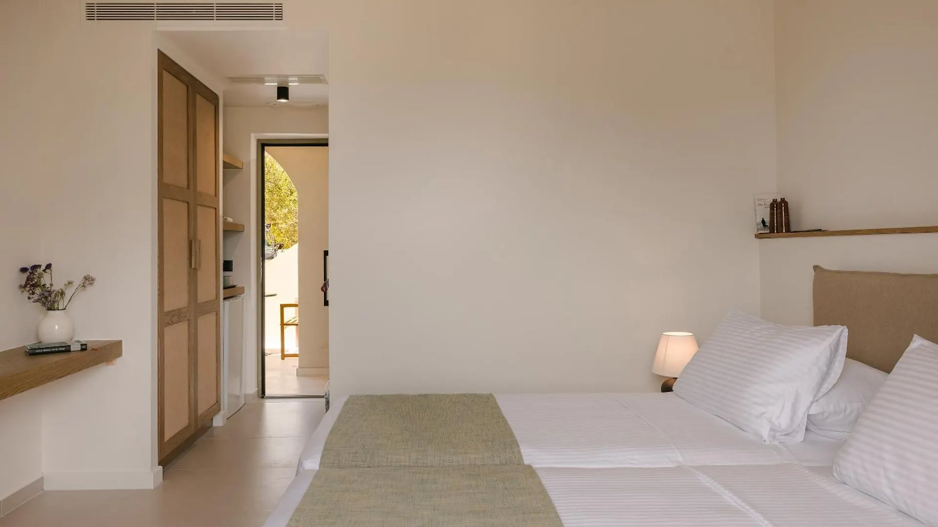 Rodi Studios Aparthotel Karavadhos